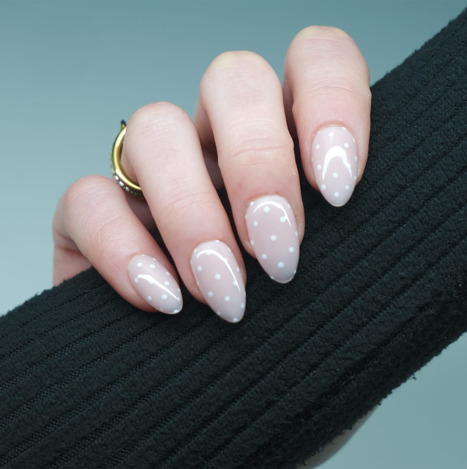 Mandorla corta a pallini